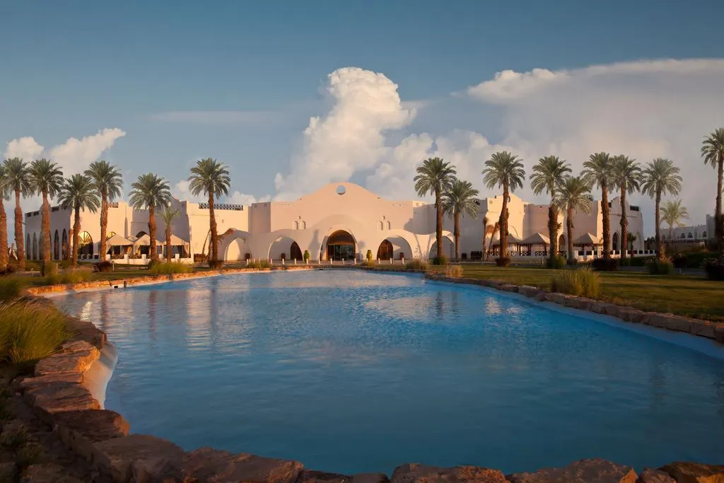 Cultureel en ontspanningsarrangement Nout Dahabyia Queen Tyi V 15 dagen/14 nachten in het Hilton Nubian Resort 5*