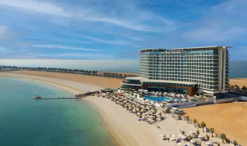Combinatie Ras Al Khaimah en Abu Dhabi: Hampton Marjan Island 4* / Royal M Resort Abu Dhabi 5*