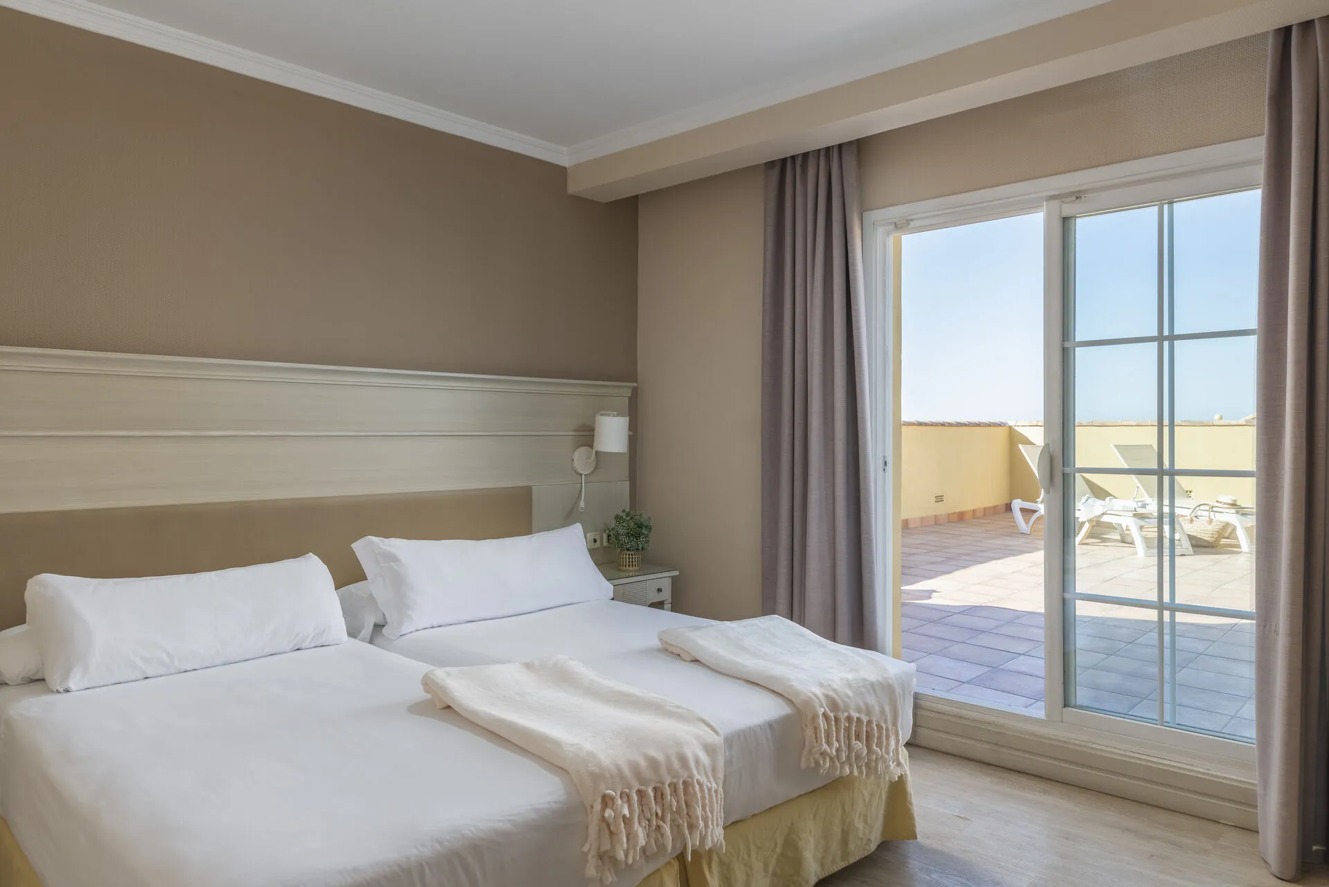 IBSTAR_MAP_IBE_R-ROOM_SUITE_D2206_003.jpg