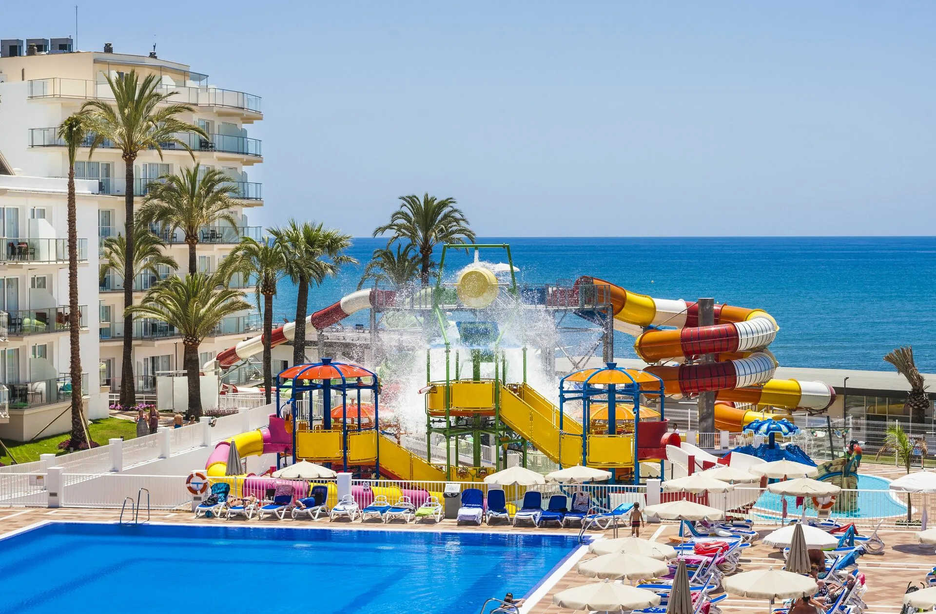 globales-playa-estepona-water-park.jpg