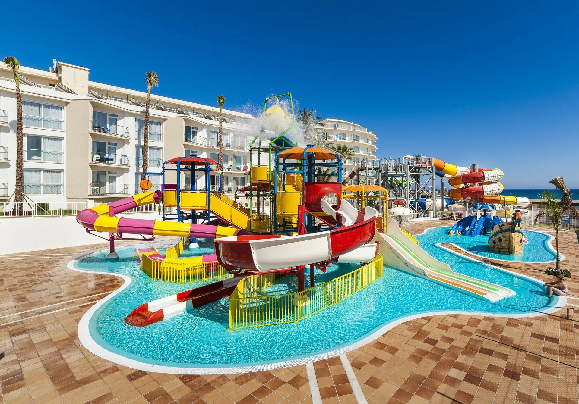 globales-playa-estepona-water-park-infantil.jpg