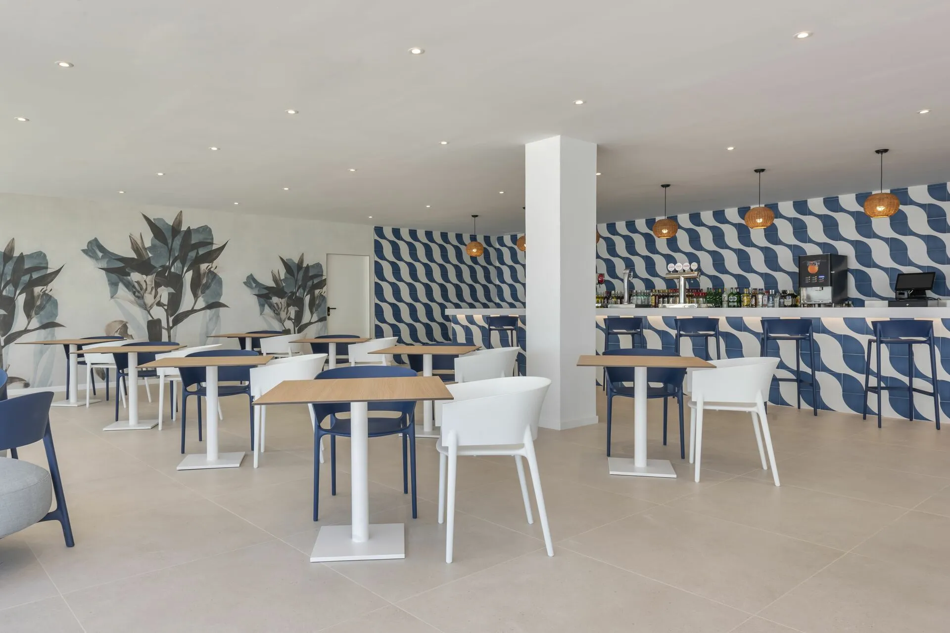BAR_LOBBY_02.jpg