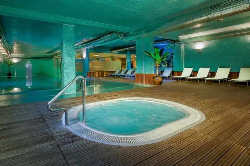 jacuzzi_.jpg
