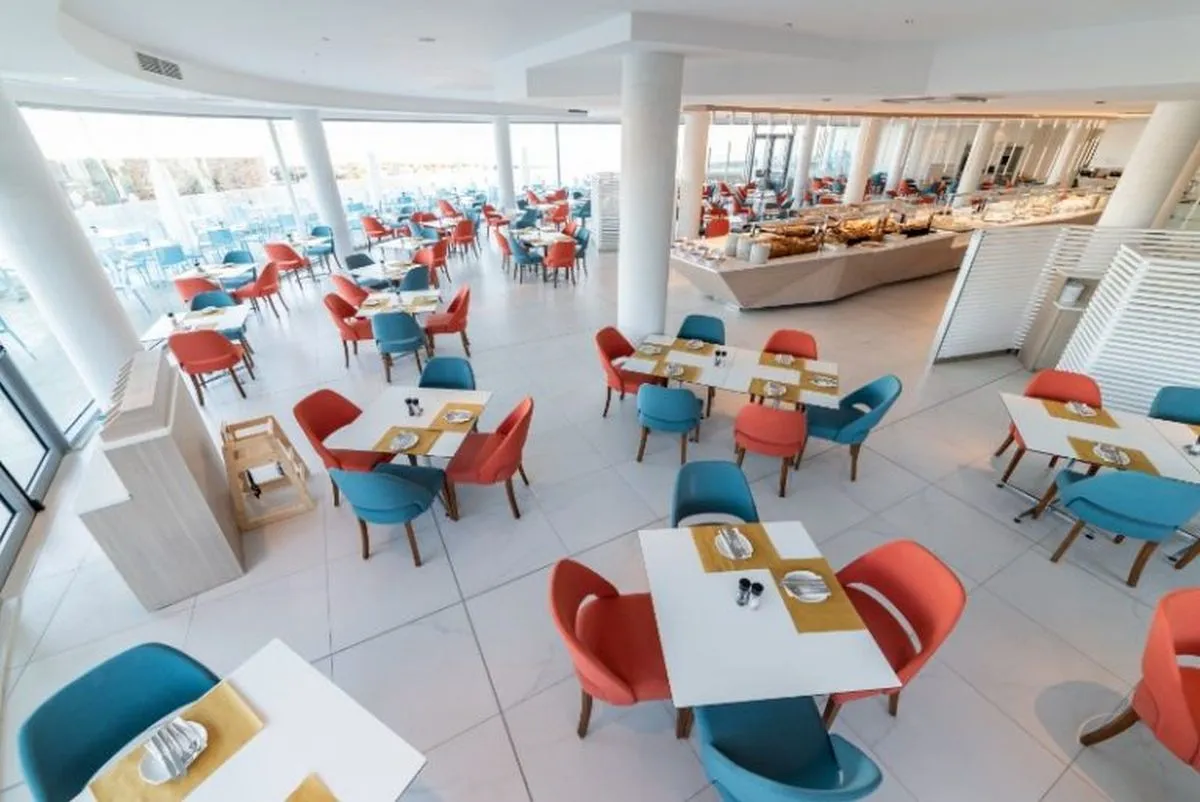 12_Restaurant.jpg