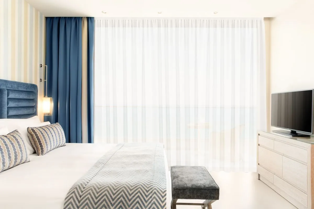 05_Superior_Double_Room_Partial_Sea_View.jpg