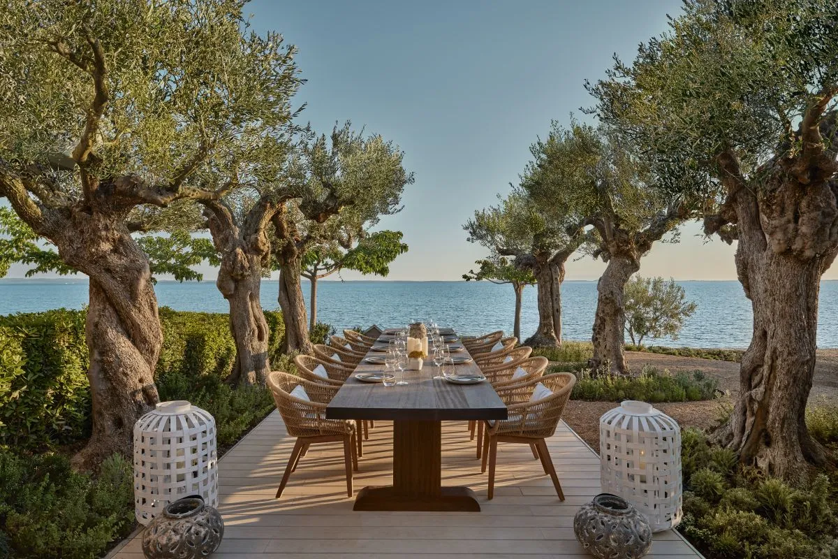 05_Ouzo_Restaurant.jpg