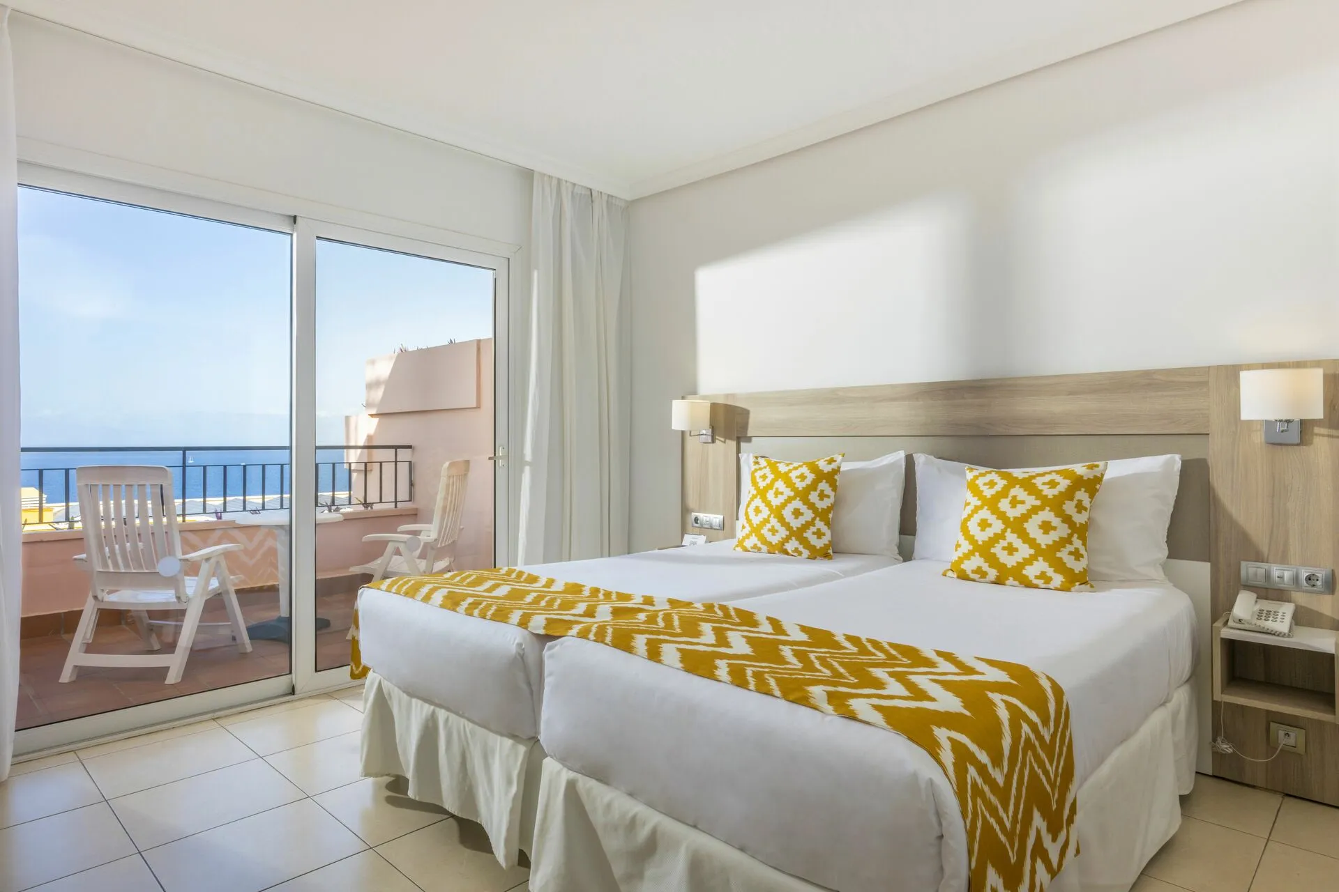 Landmar_Costa_los_Gigantes_Family_Resort_-_Suite_Duplex_2.jpg
