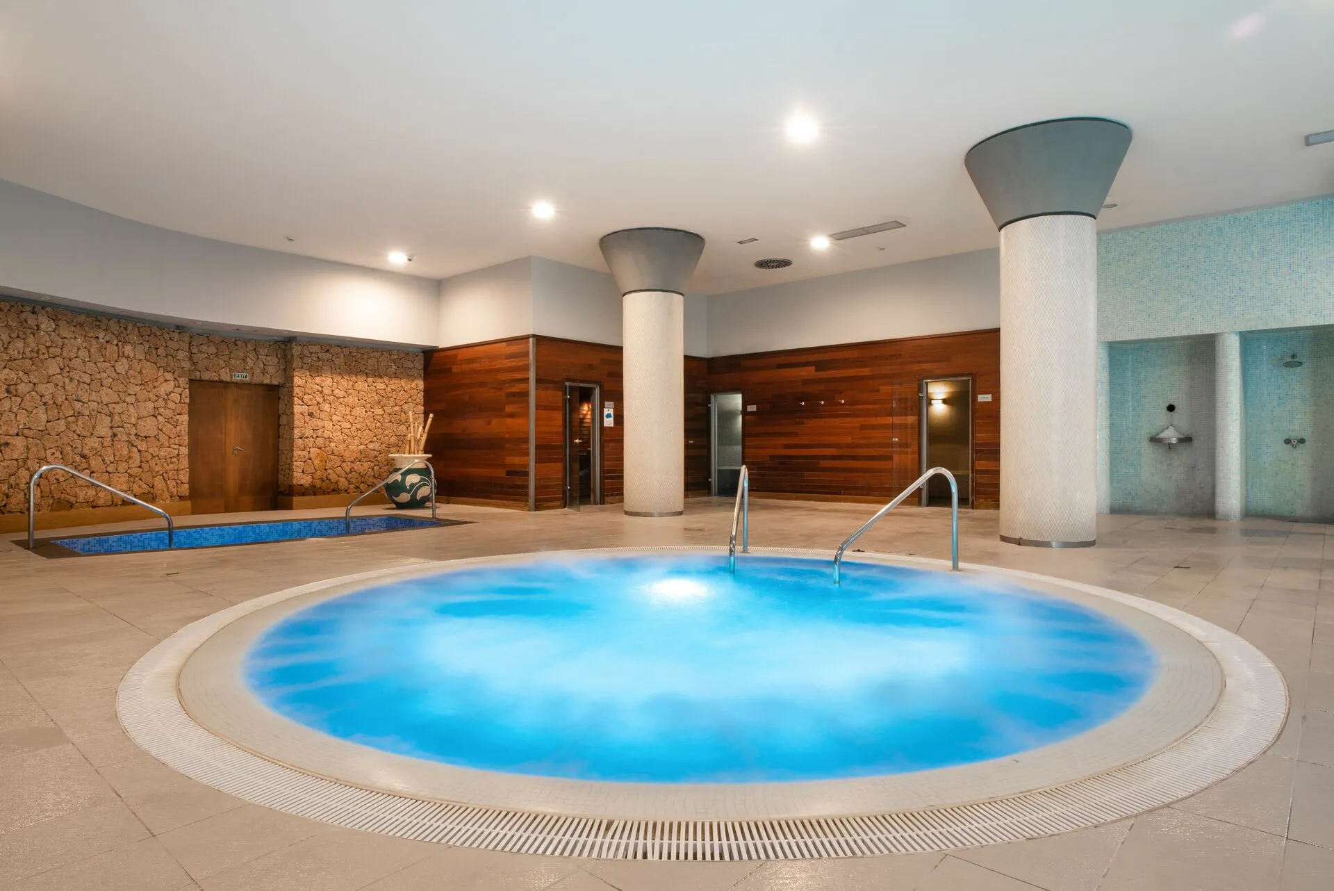 Landmar_Costa_los_Gigantes_Family_Resort_-_MindUP_SPA_whirpool.jpg