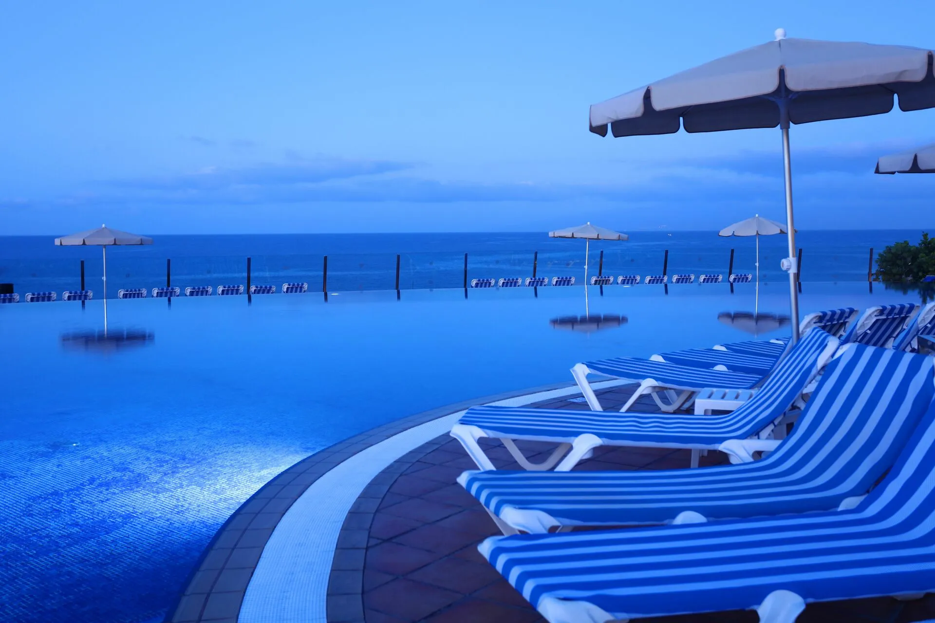 POOL_3.jpg