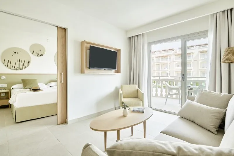 family_room_2.jpg