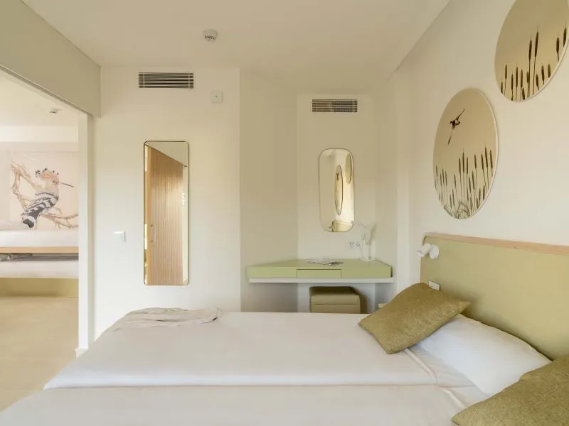 family_room_3.jpg