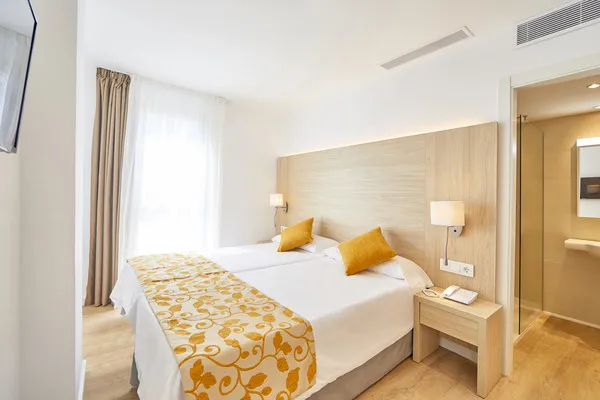 265897302.jpg