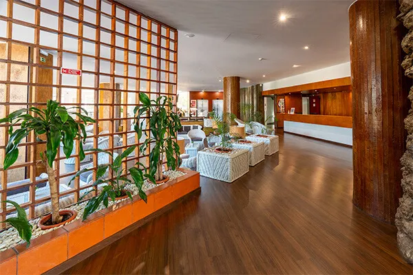 vue_912585_pgbighd.jpg