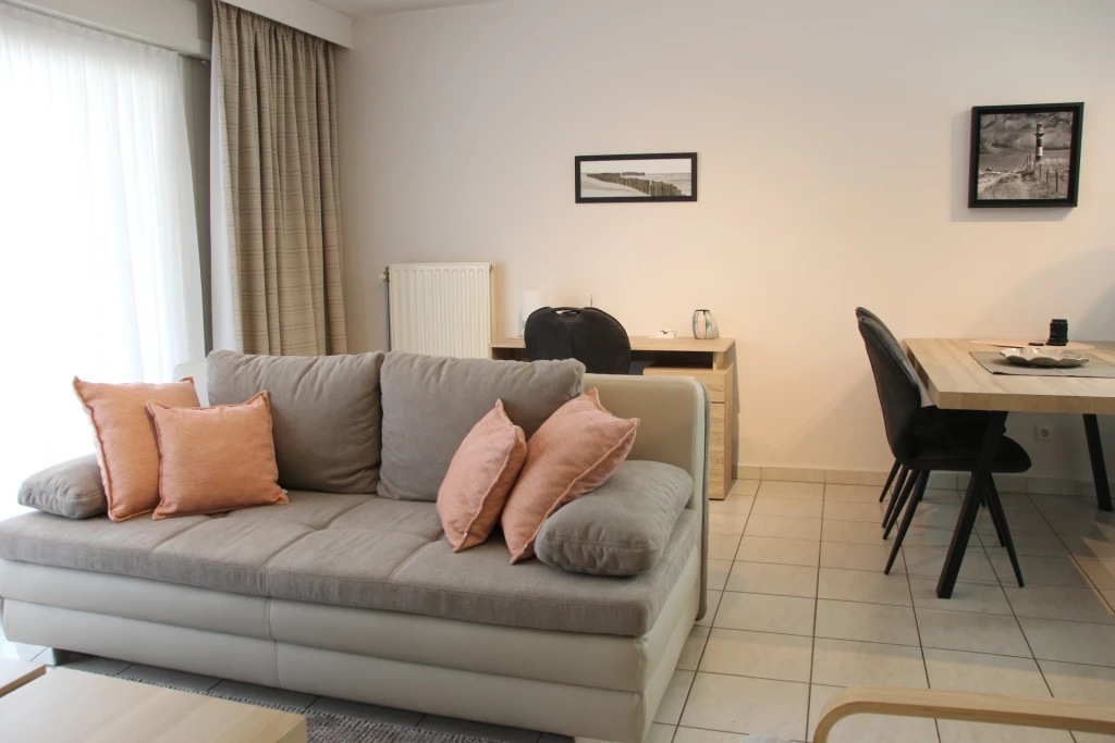Nieuwpoort nw ingericht vakantie-appartement met garage, 2 tot 4 prs