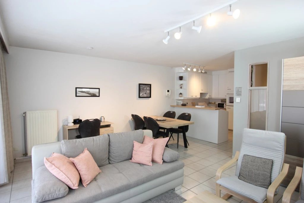 Nieuwpoort nw ingericht vakantie-appartement met garage, 2 tot 4 prs