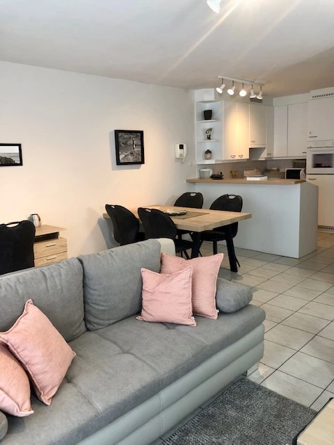 Nieuwpoort nw ingericht vakantie-appartement met garage, 2 tot 4 prs
