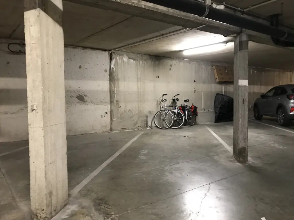 De Panne rustige studio met zijdelings zeezicht + 2 fietsen en auto staanplaats