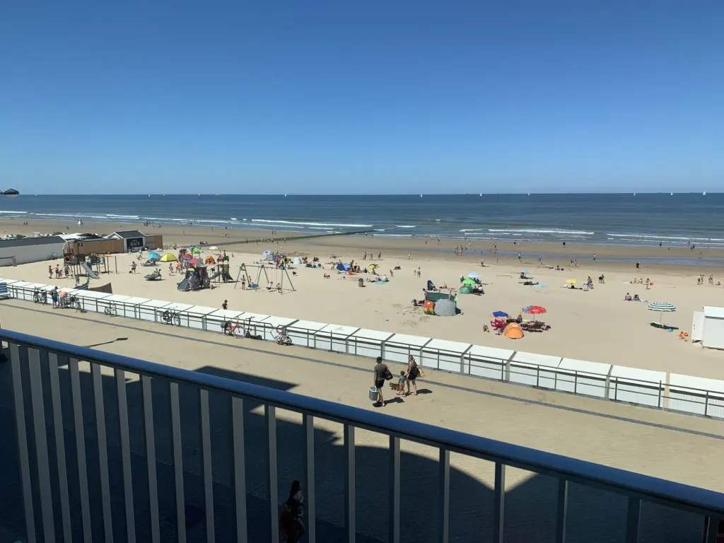 appartement zeedijk in Middelkerke - special seniors/kids met strandcabine