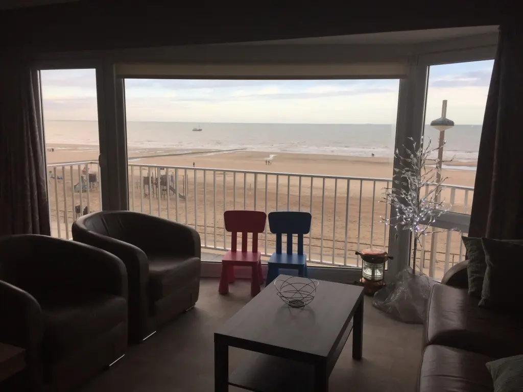 appartement zeedijk in Middelkerke - special seniors/kids met strandcabine