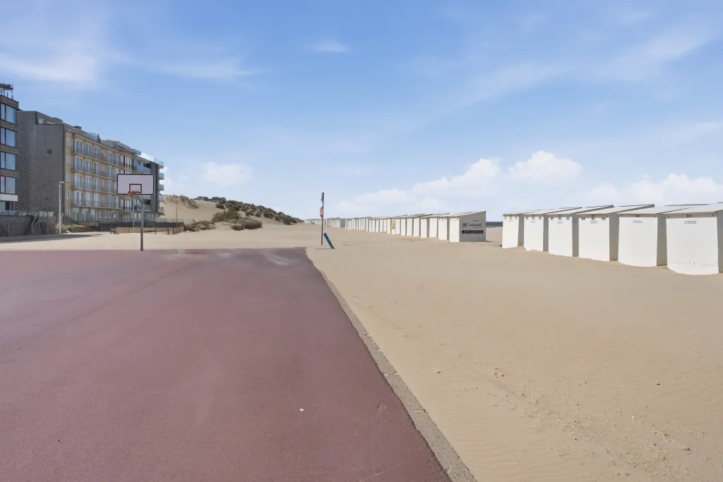 Appartement Estran – Frontaal Zeezicht op de Zeedijk in Sint-Idesbald