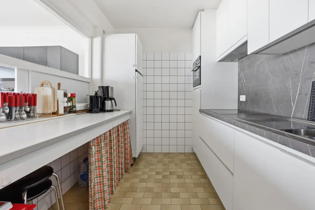 Appartement Estran – Frontaal Zeezicht op de Zeedijk in Sint-Idesbald