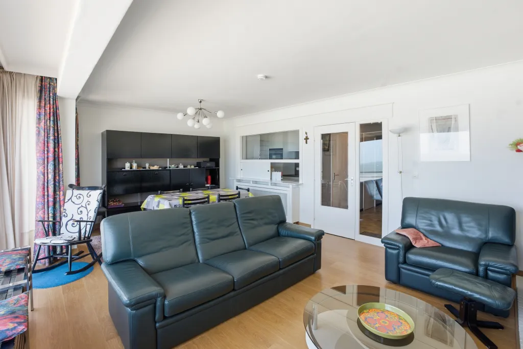 Appartement Estran – Frontaal Zeezicht op de Zeedijk in Sint-Idesbald