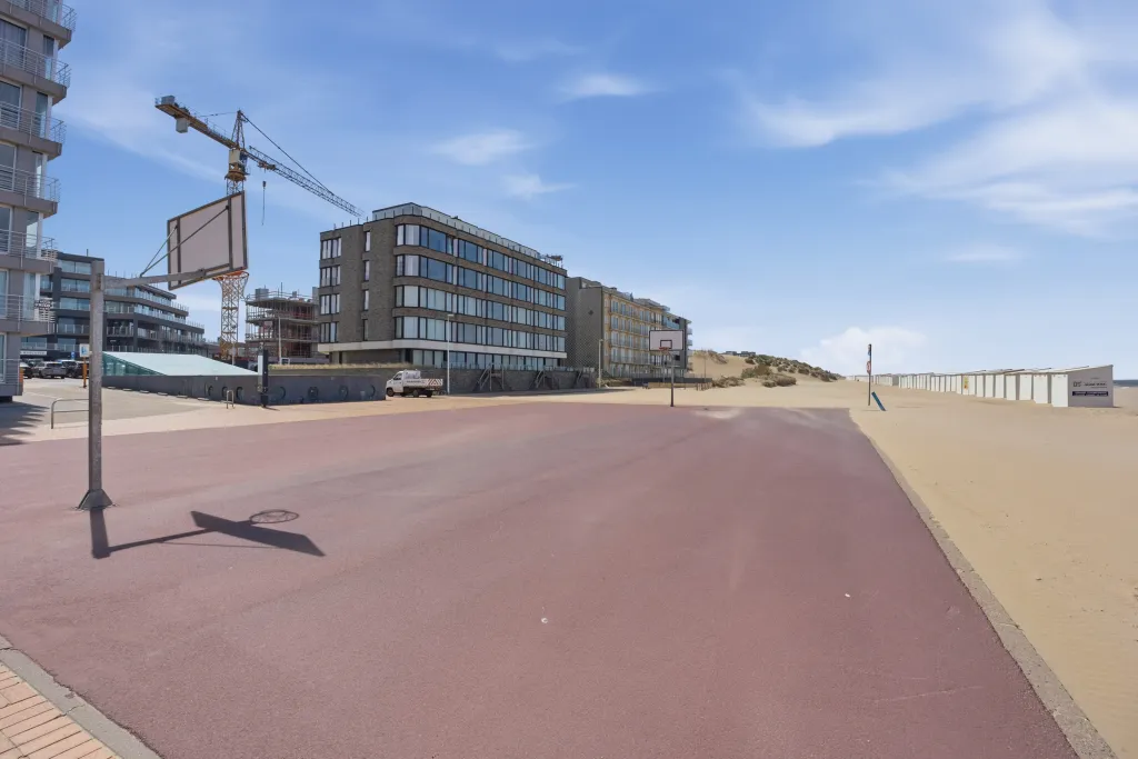 Appartement Estran – Frontaal Zeezicht op de Zeedijk in Sint-Idesbald